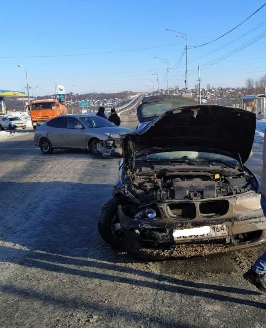 Два саратовца пострадали в ДТП на Усть-Курдюмском шоссе
