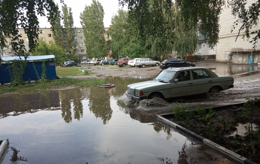 Вечная лужа - формирование комфортной среды в марксовском дворе привело к консервации дискомфорта