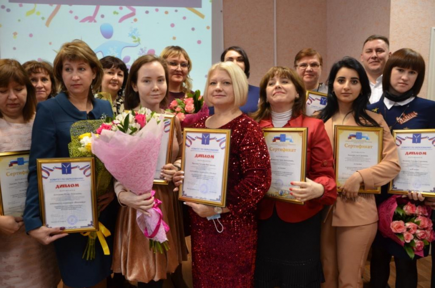 В Саратове наградили лучших классных руководителей