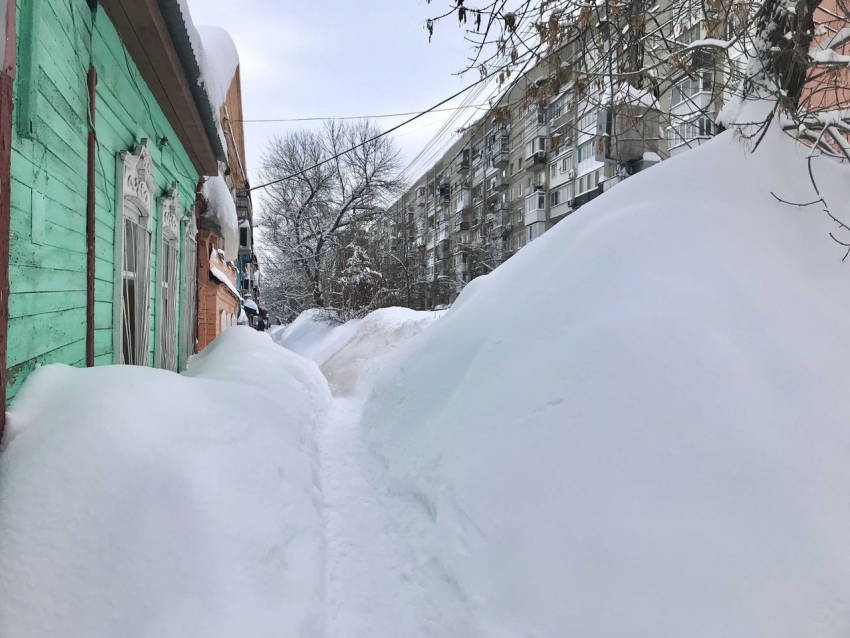 Саратовские улицы пообещали оперативно расчистить от снега 