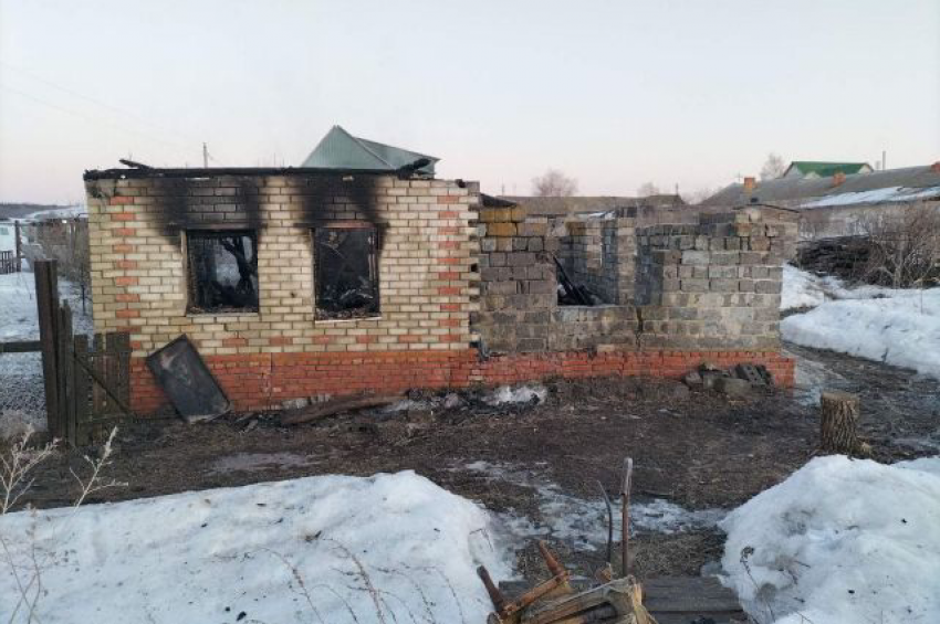 67-летняя женщина погибла при пожаре под Саратовом 